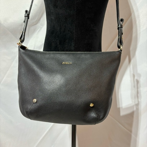 🔥SALE! Furla Black Pebble Leather Crossbody bag NWOT - Picture 1 of 13